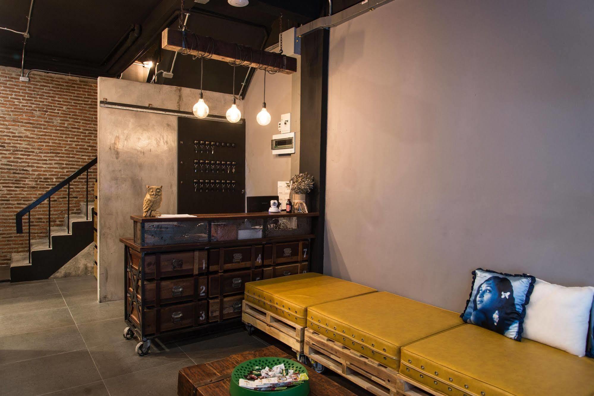 Nap@Pan Hostel Silom Bangkok Exterior photo